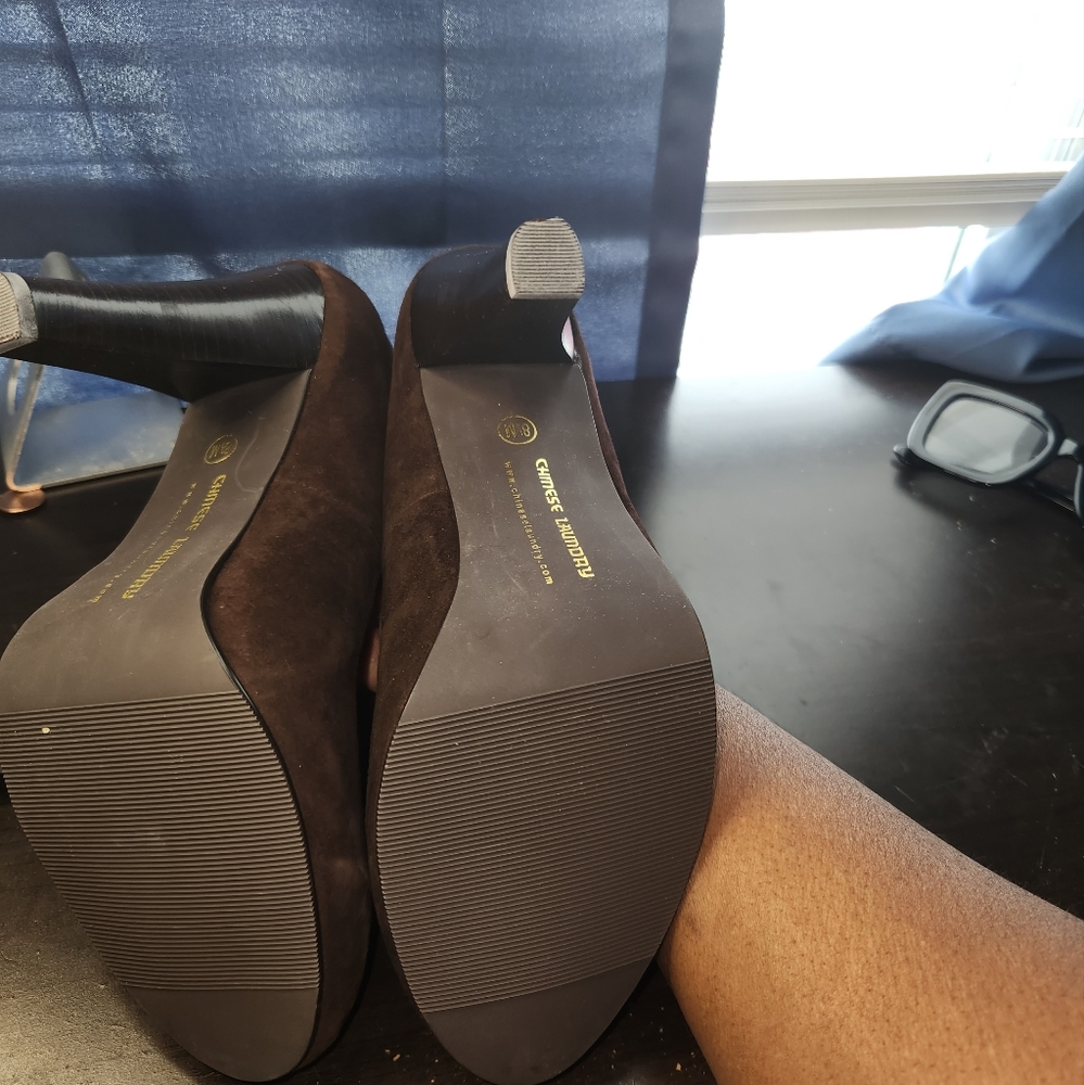 BROWN SUEDE HEELD